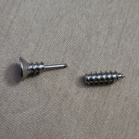 Women's Silver screw shaped illusion post earrings - Picture 2 of 3
